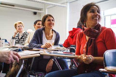 groupe d'étudiantes souriantes