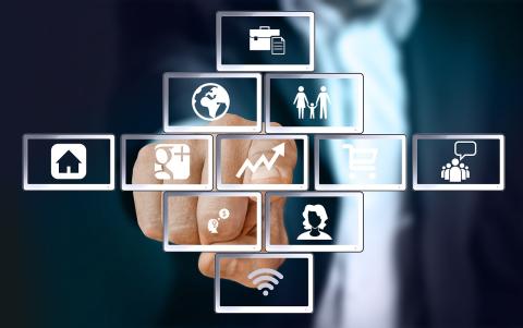 outils numériques pointés du doigt